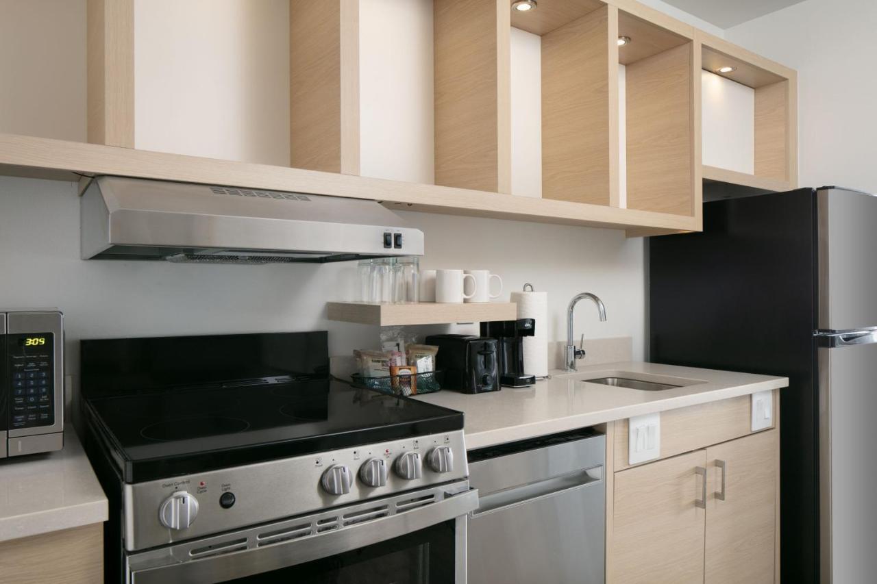Towneplace Suites By Marriott Oconomowoc Eksteriør billede