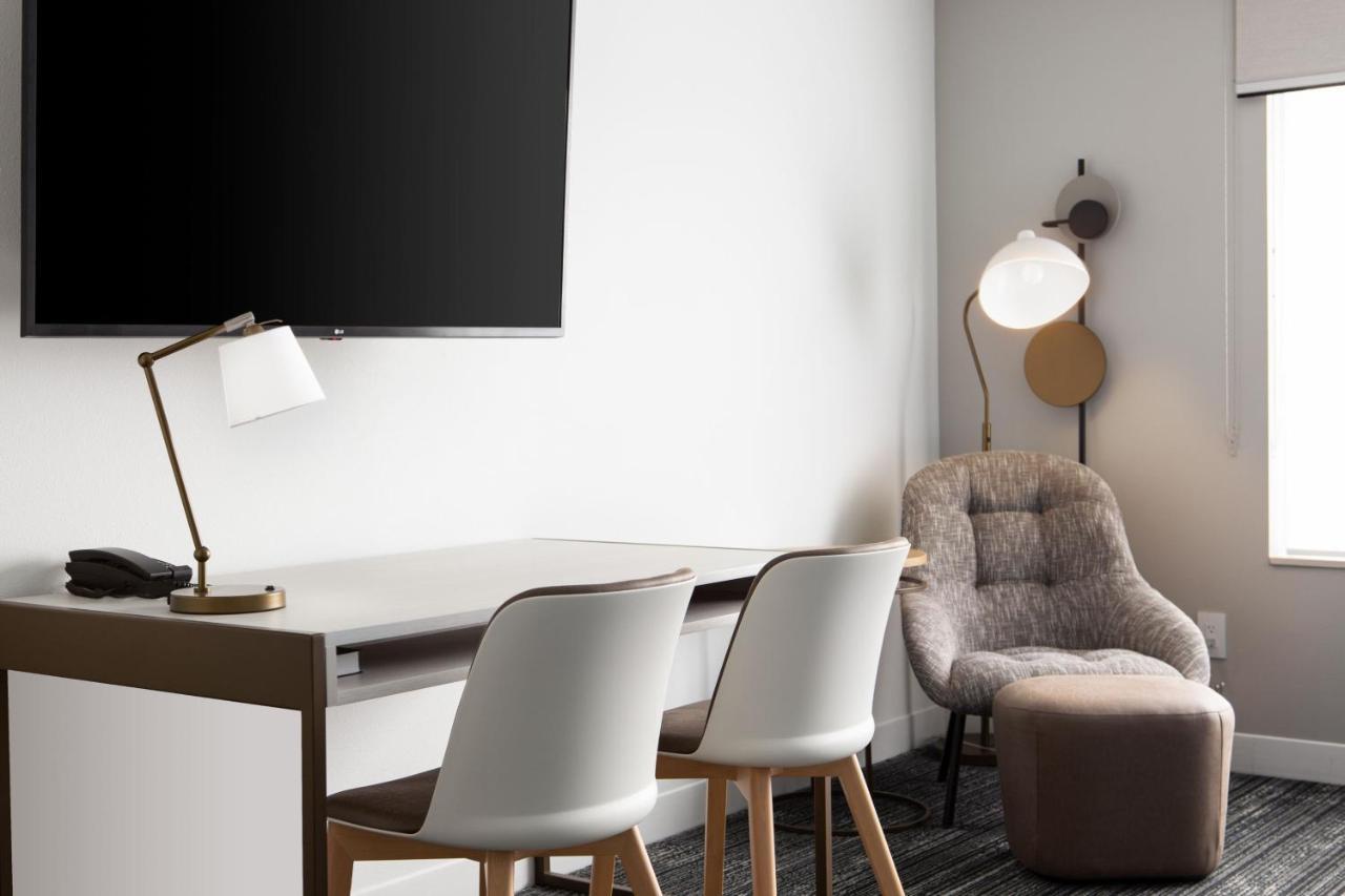 Towneplace Suites By Marriott Oconomowoc Eksteriør billede