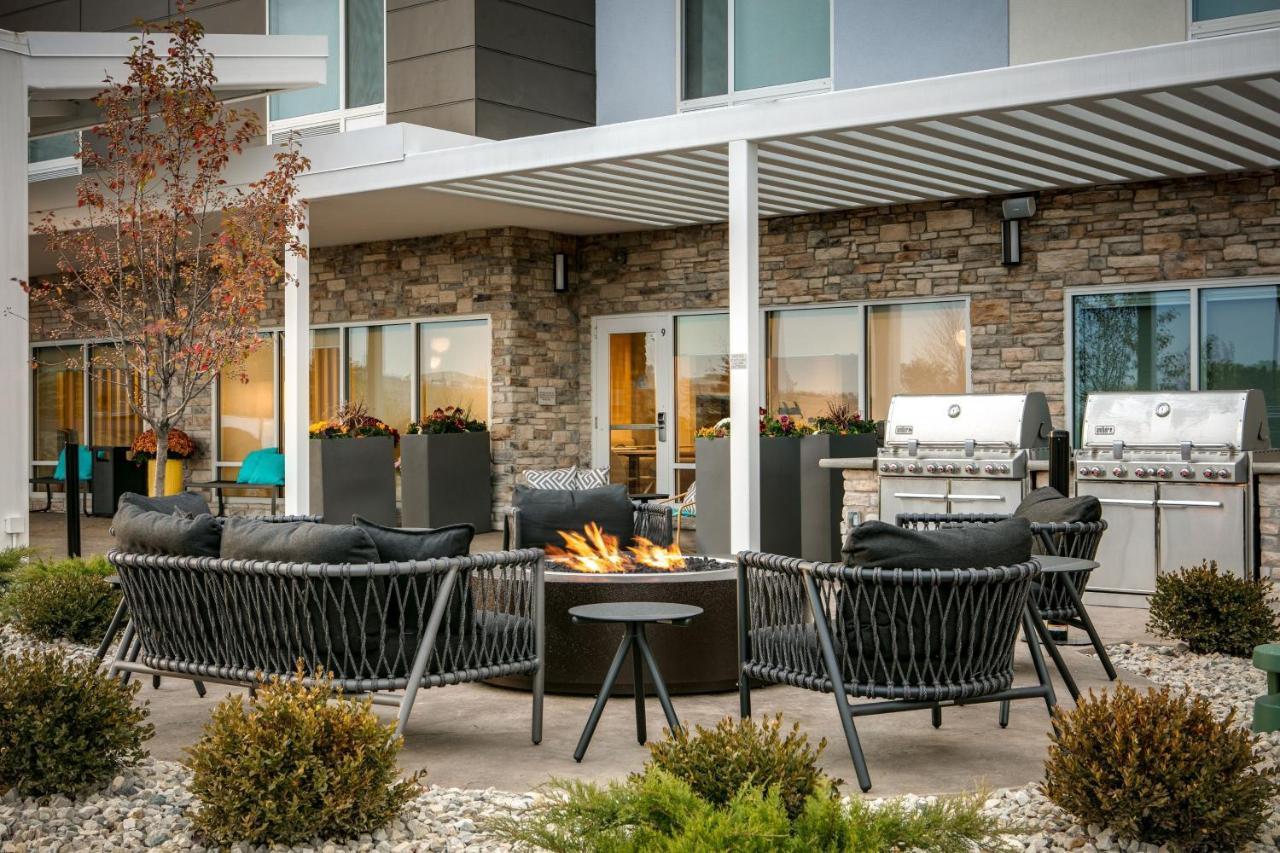 Towneplace Suites By Marriott Oconomowoc Eksteriør billede